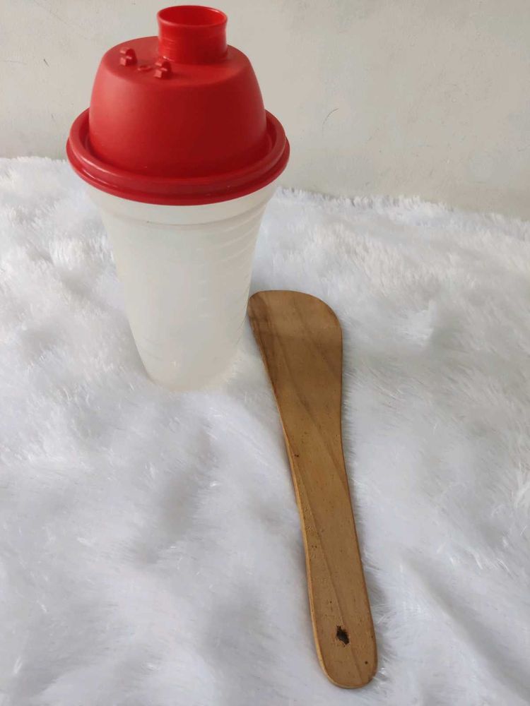 SHAKER BOTTLE &amp; WOODEN SPATULA
