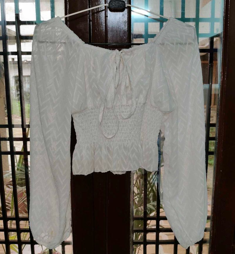 White Of ShoulderTop With Balloon Sleeves ✨
