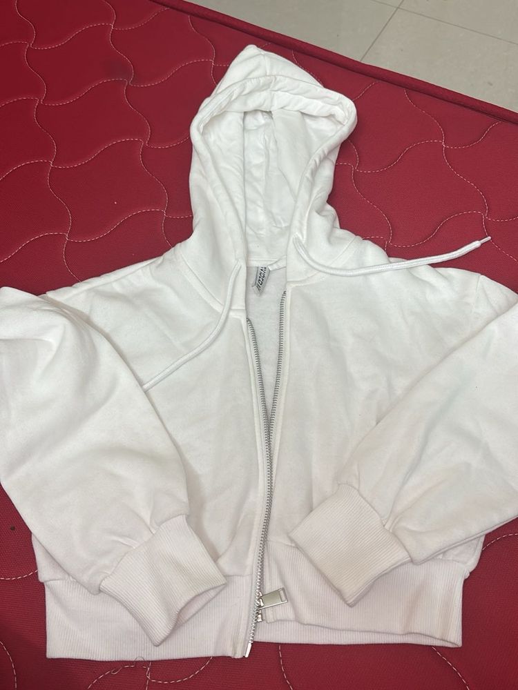 H&amp;M White Cropped Hoodie