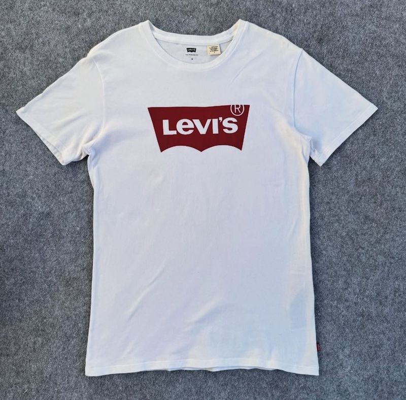 Levi&#39;s White T-Shirt with Logo