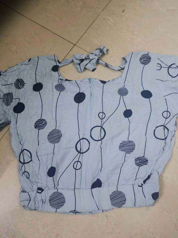 Women crop top