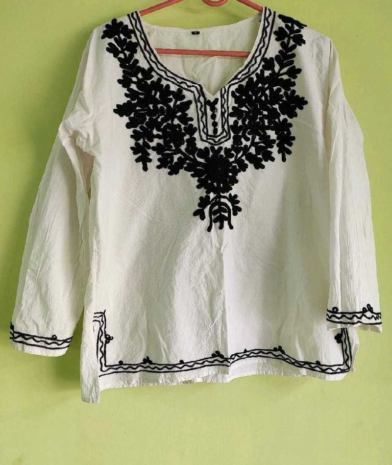 Chikankari Kurti.