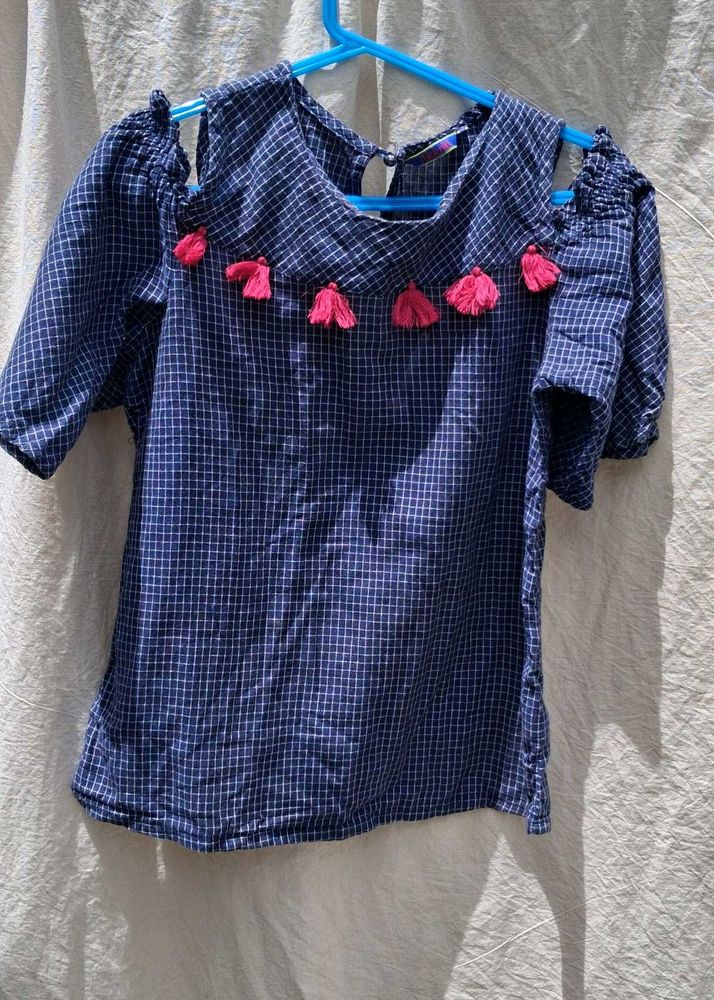Cute Tassel Cold Shoulder Top