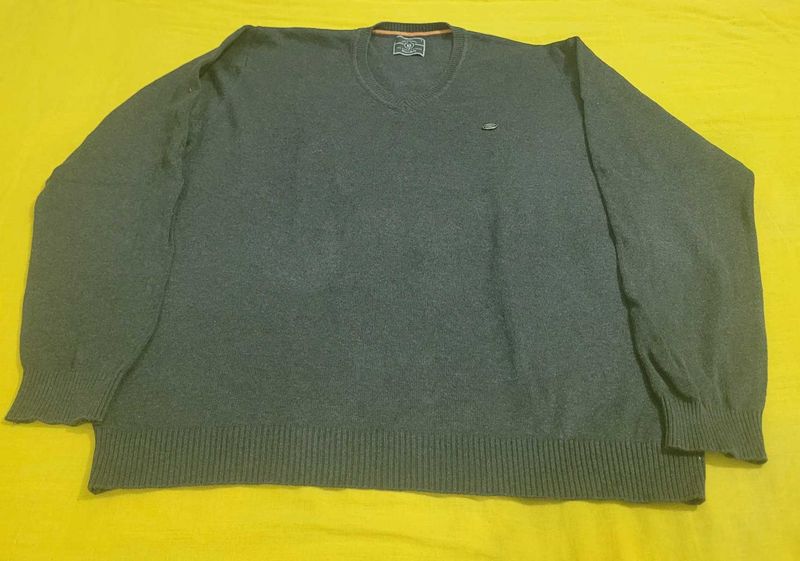 Men's Gray V-Neck Pullover Sweater