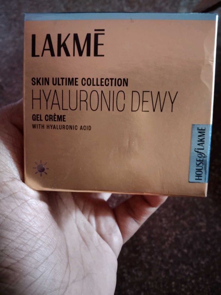 Lakme Hyaluronic Dewy Gel