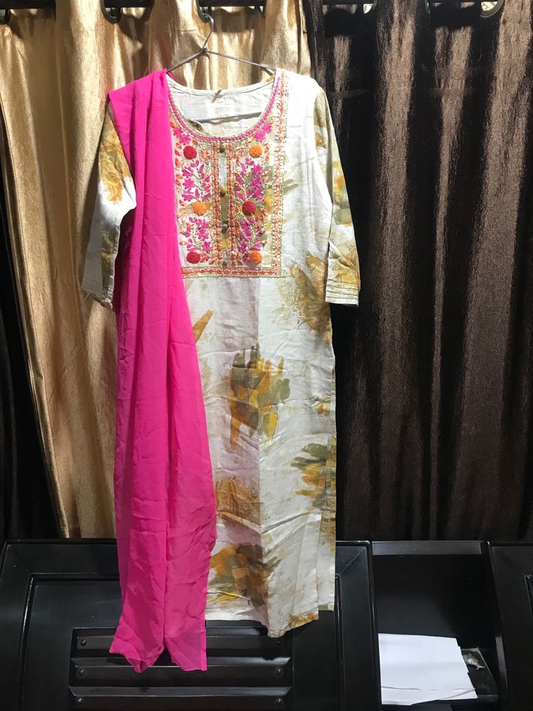Women Dupata And Kurta