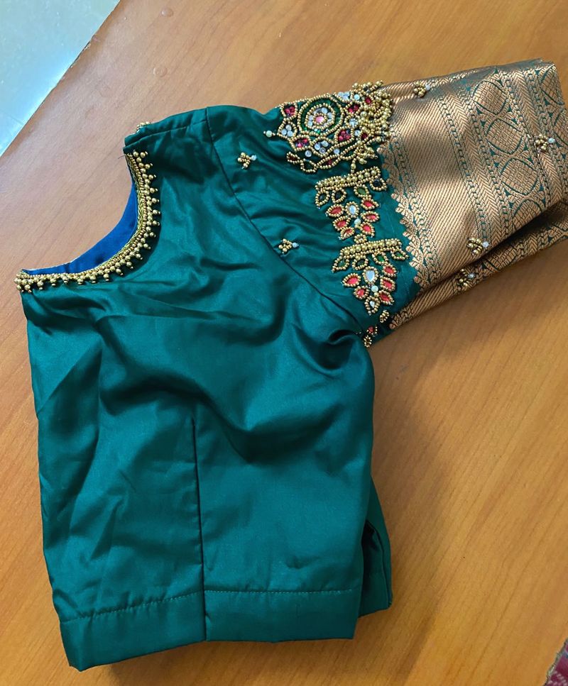 💚Emerald Green Embroidered Blouse💚