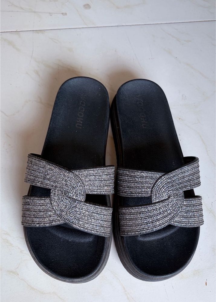 Stylish WOOCHMU Platform Slides