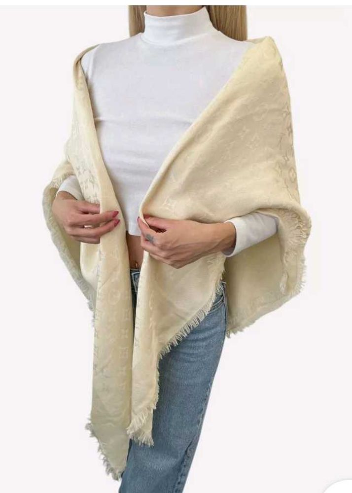 Louis Vuitton Silk stole ( Cream white)