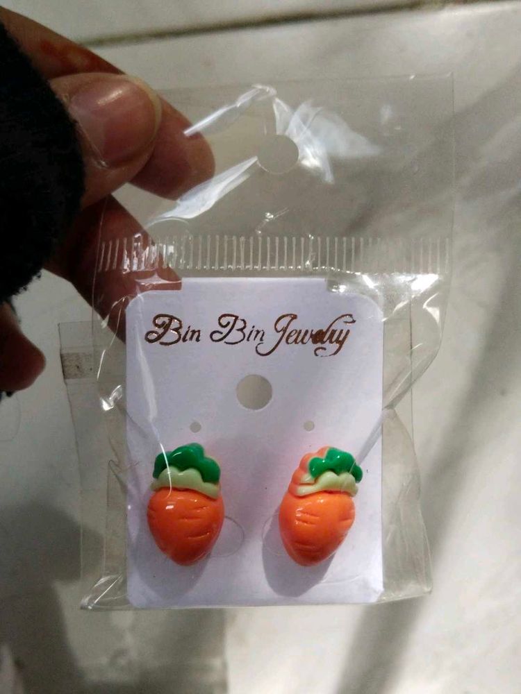 Cute Carrot Stud Earrings