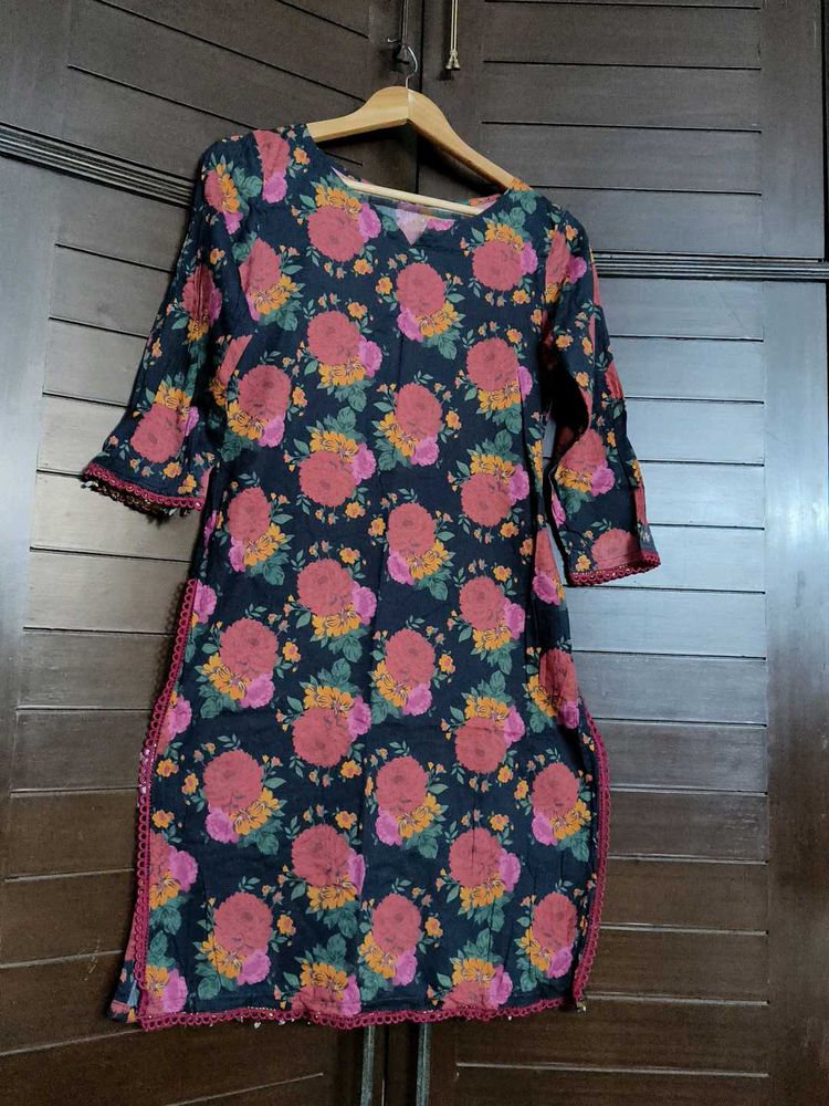 Women Black Floral Printed Cotton Kurta