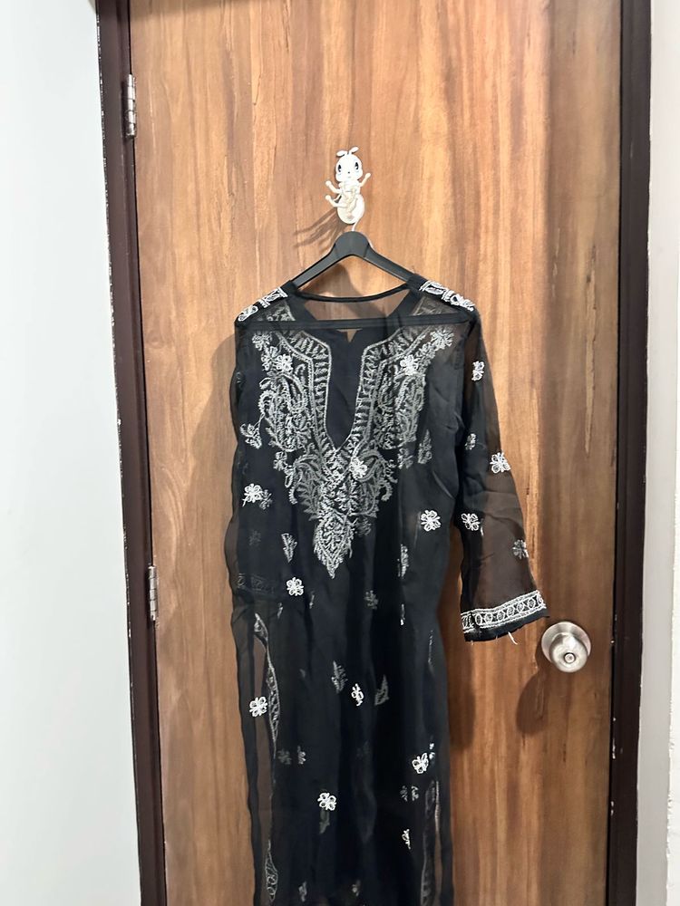Elegant Black Embroidered Kurta