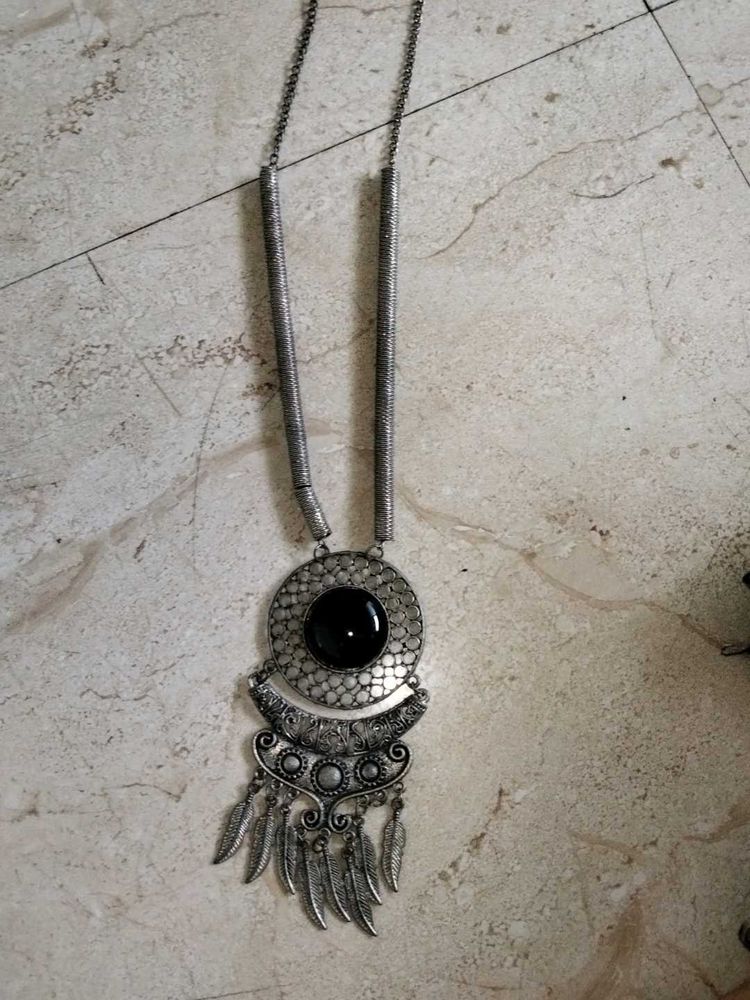 Silver Tone Pendant Necklace