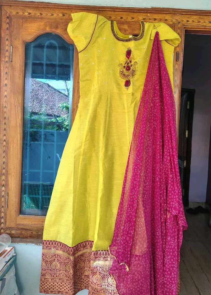 Elegant lime green &amp; purple Embroidered Kurta Set