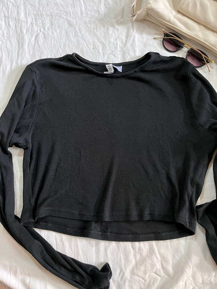 Full Sleeves Black Fitted Crop Top