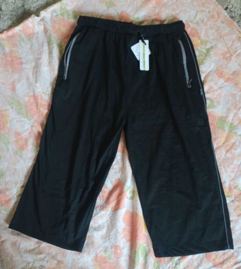 Unisex Black Solid Sports Shorts(Capris) - XL