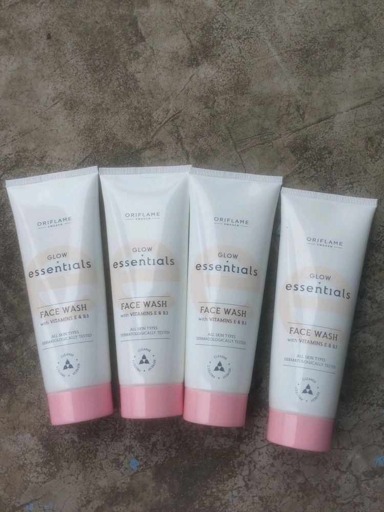 Oriflame Glow Essential Face Wash 125 Ml